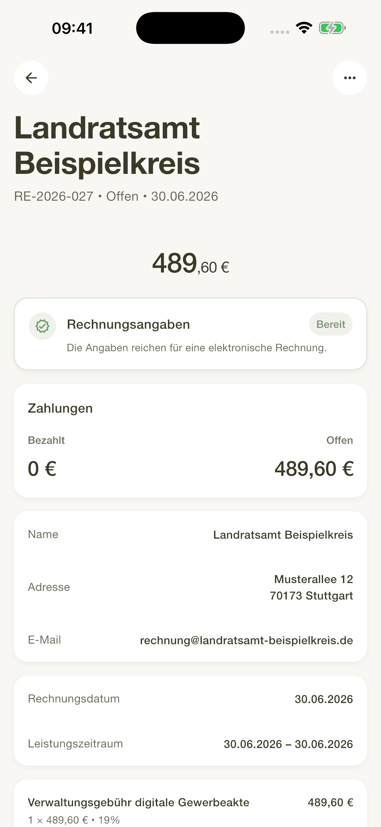 BuchhaltIQ Ausgangsrechnung an eine Behörde mit Hinweis, dass die Angaben für eine E-Rechnung reichen